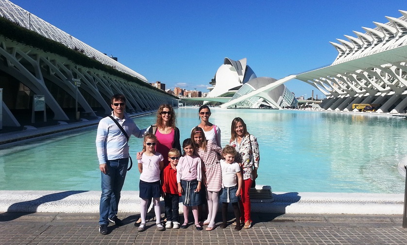 Aujourd’hui, notre journaliste préférée, Cécile, a profitée en famille d’une belle journée pour visiter le symbole de la Valencia du XXIème siècle : la Cité des Arts et des Sciences !!!. France. Octobre 2013
