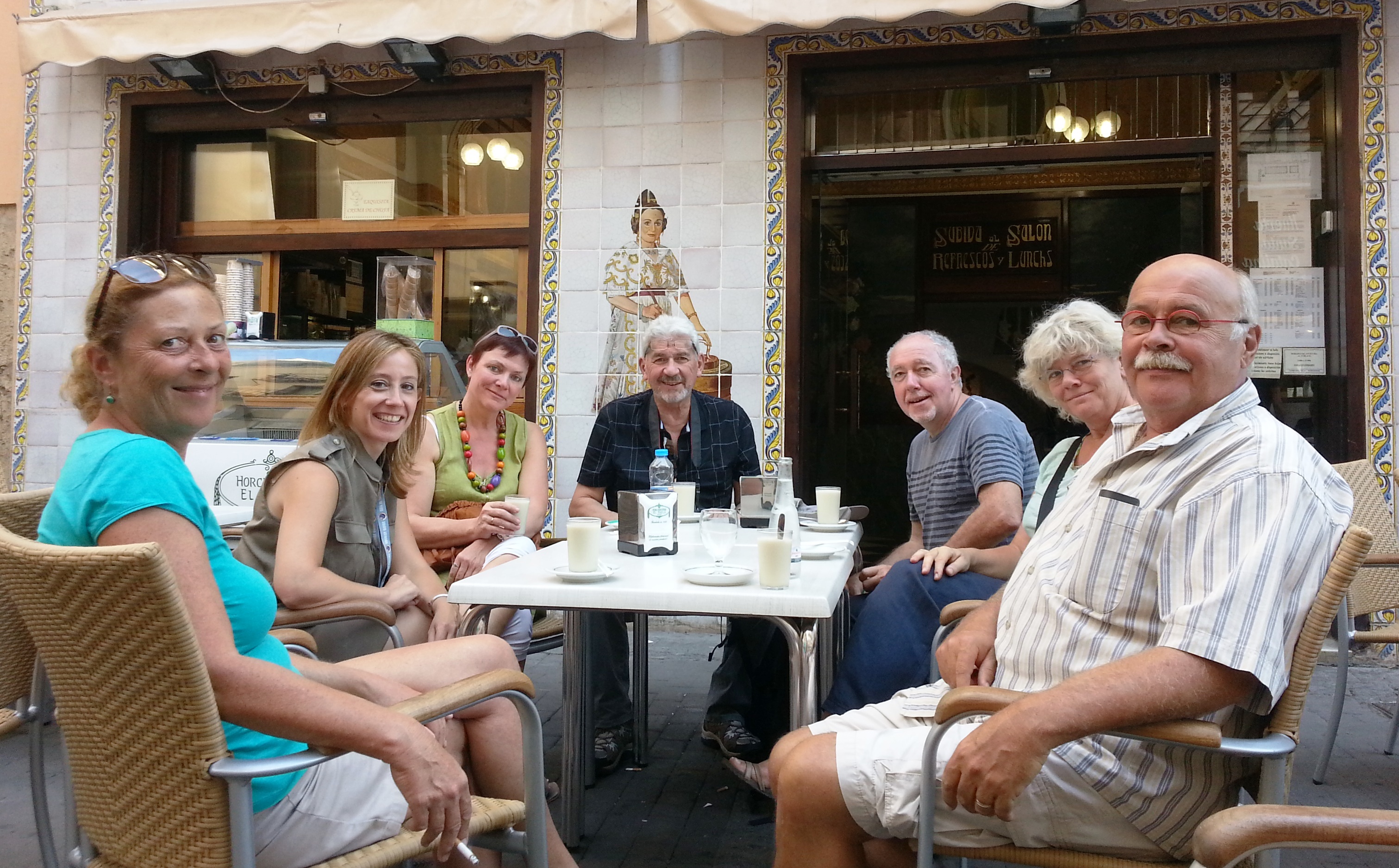 Jean-Pierre et ses amis, tout juste arrivés de Liège, ont découvert Valencia et ses traditions. Belgique. Octobre 2013 